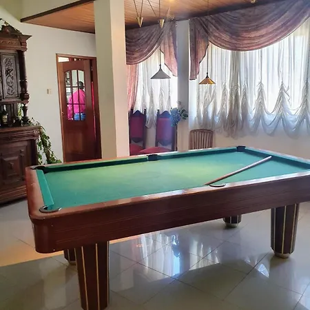 Tr House Guest house *